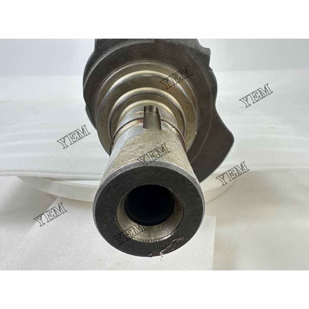 YEM Parts high quality 6D105 Crankshaft For Komatsu 6D105 Excavator Engine PC200-2 For Komatsu