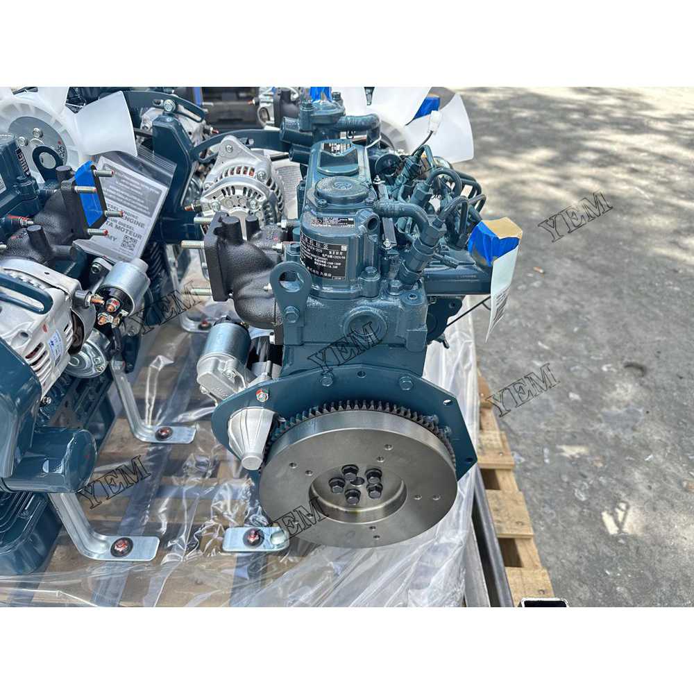 For Kubota Engine D902-EF01 Complete engine assembly 3600 rpm 18.2kw Serial Number: 4EM2554 For Kubota