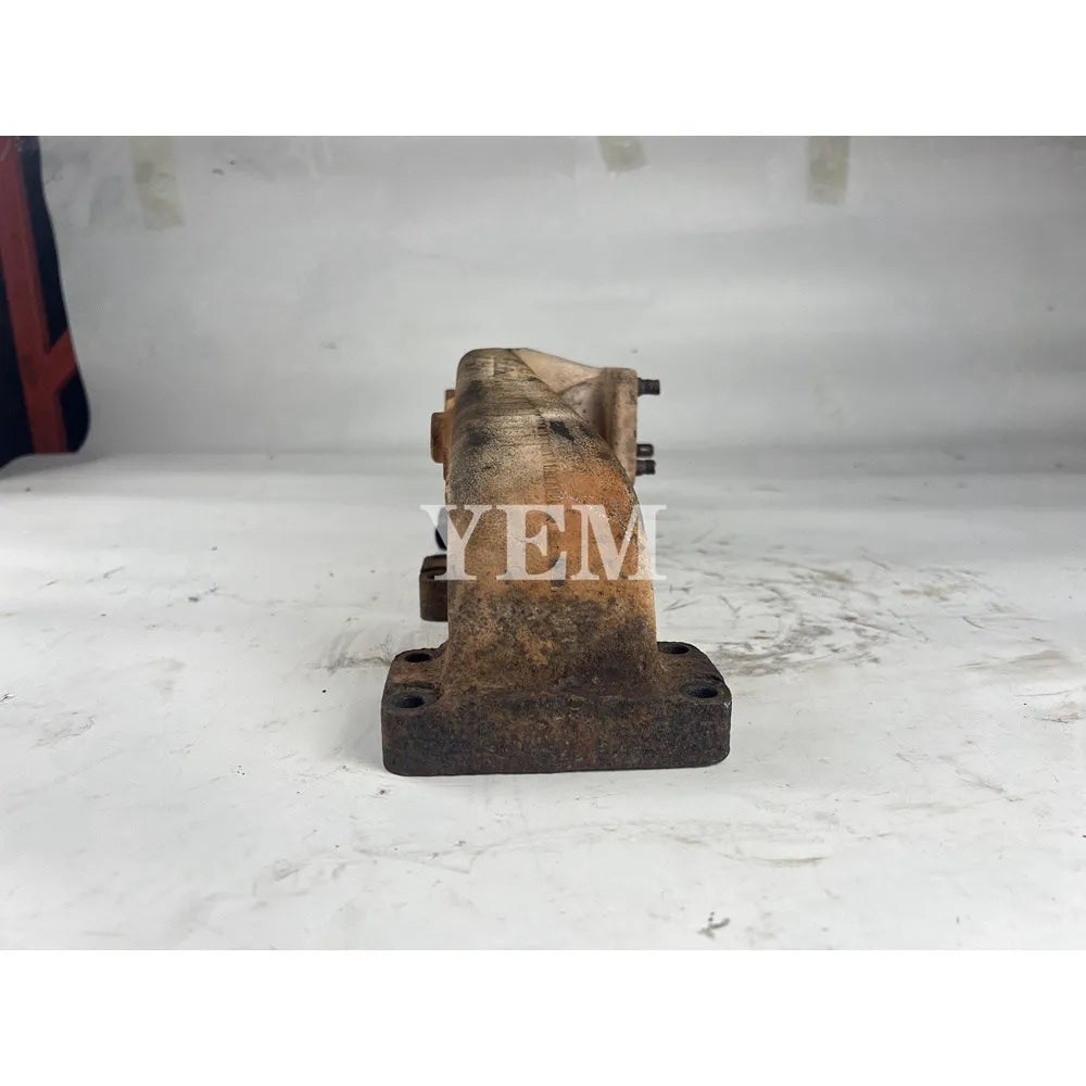 Engine D924T Exhaust Manifold For Liebherr Diesel engine spare parts For Yanmar