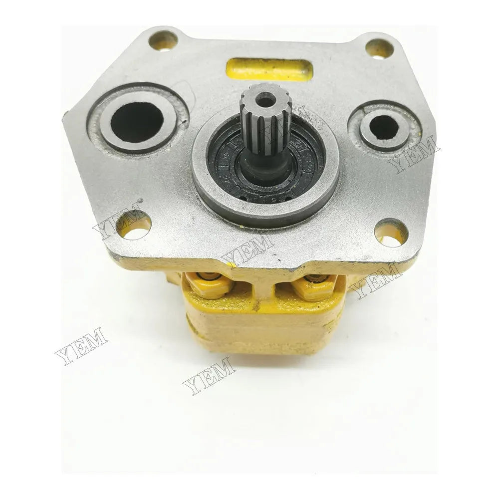 For Komatsu Engine 4D94E-1 Bulldozer D20P-6 D20A-7 D20A-8 D20A-6 D20A-5 D20P-8 D21A-7 D20S-5 D20S-6 Main Clutch Pump 07421-71401 For Komatsu