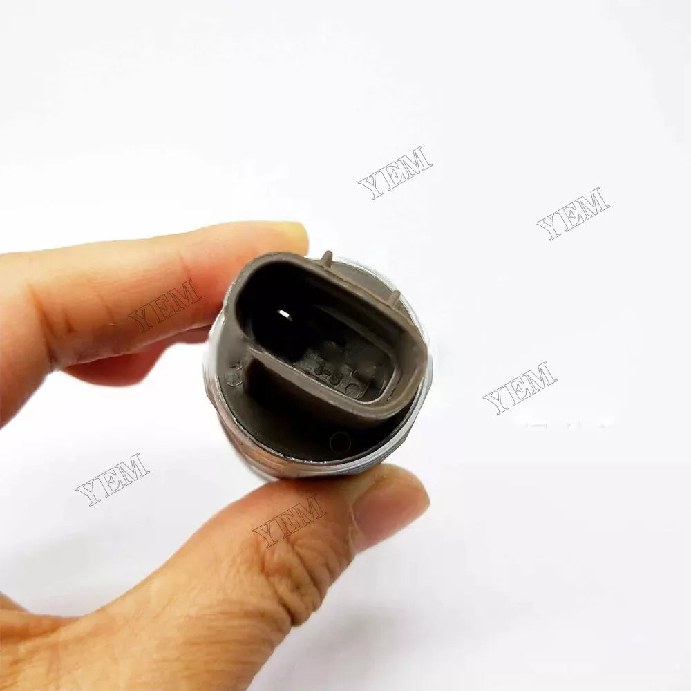 For Isuzu Engine 4HG1 4JH1T 4KH1T Truck NPR NKR77 Vehicle Speed Sensor 8-97256525-0 For Isuzu