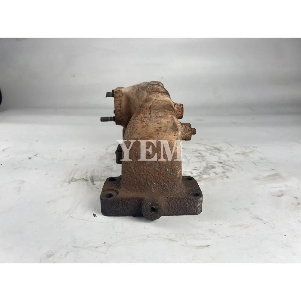 Engine D924T Exhaust Manifold For Liebherr Diesel engine spare parts For Yanmar
