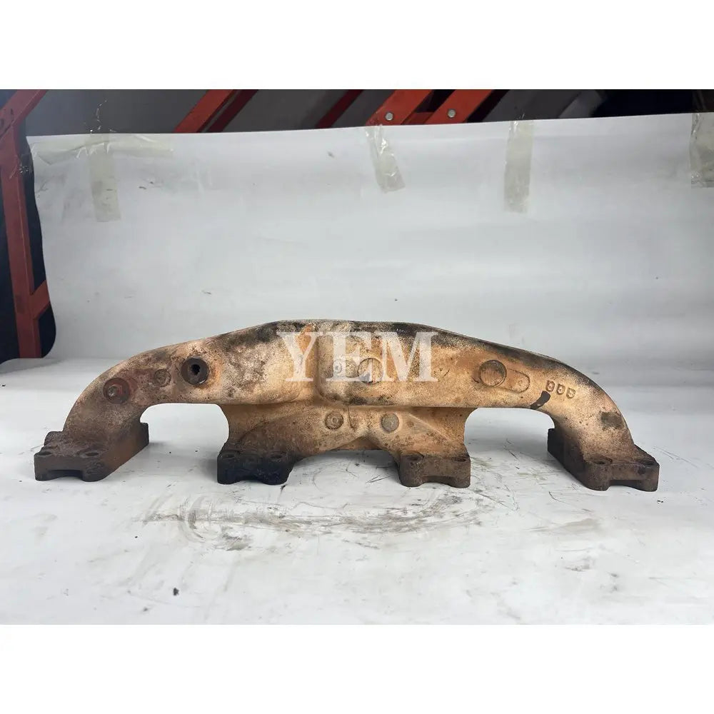Engine D924T Exhaust Manifold For Liebherr Diesel engine spare parts For Yanmar