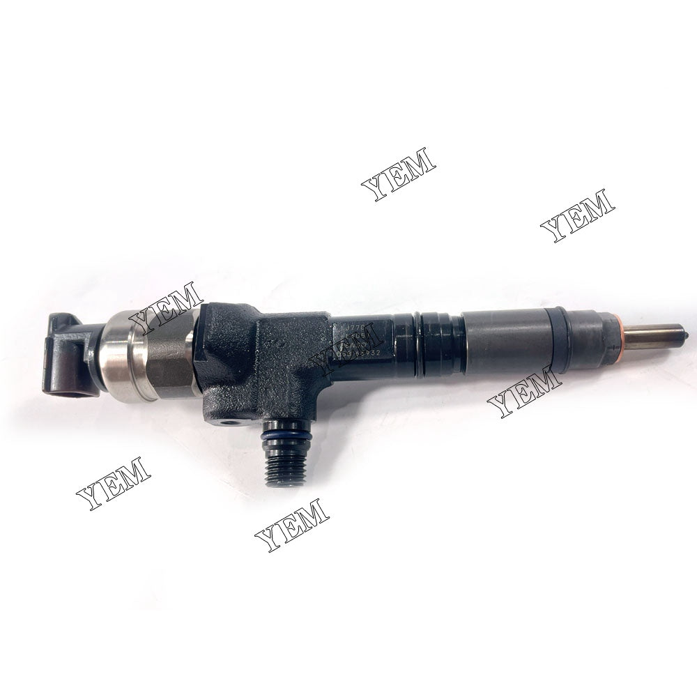 For Kubota V3307 V3307-T V3307-CR-TE Injector 1J770-53074 Diesel Engine