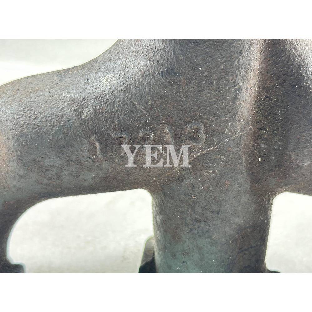 Used Exhaust Manifold 17213-12312 For Kubota D1105 Engine F2680 B92 B2401 B2601 FZ2400 A-195 tractor For Kubota