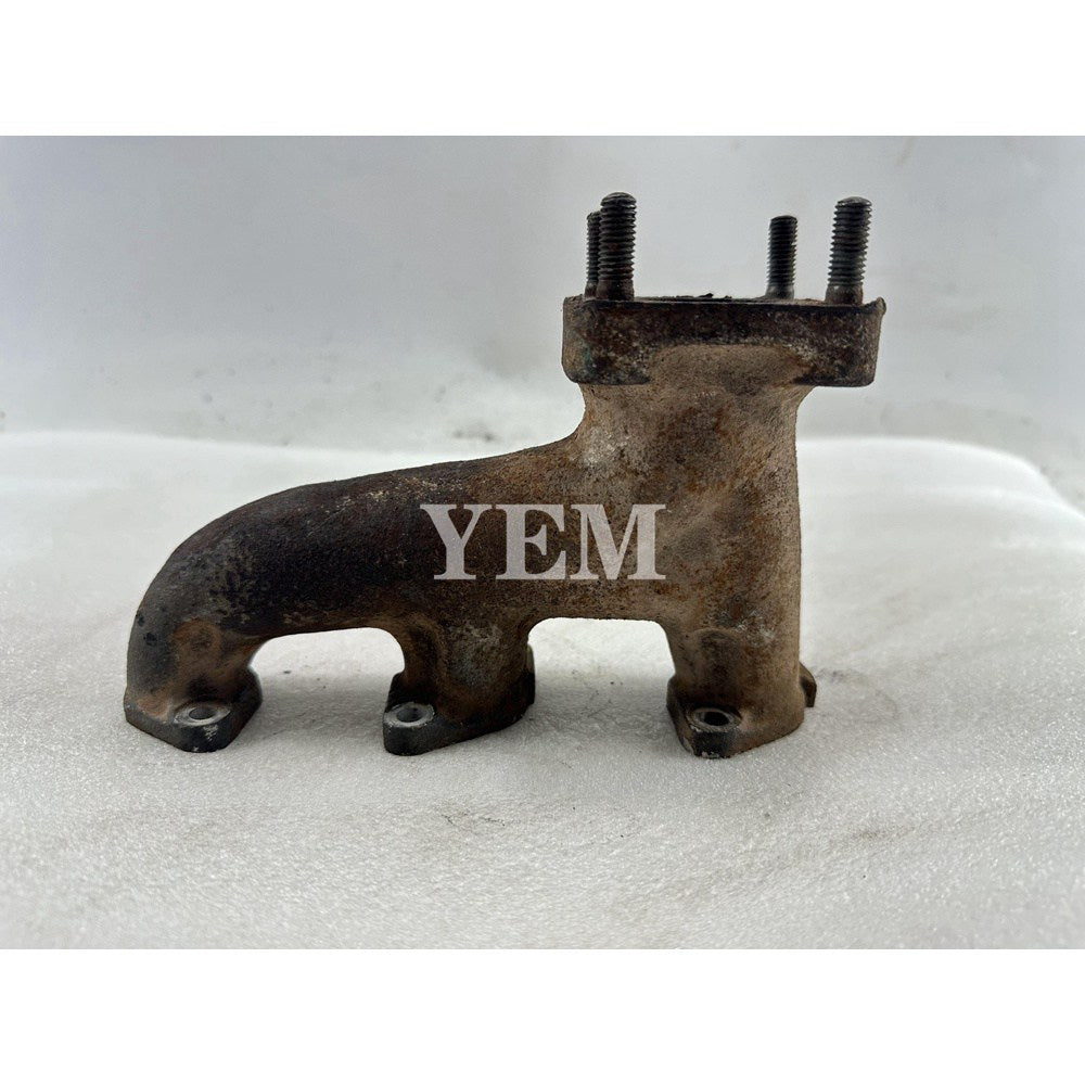 Used Exhaust Manifold For Kubota D850 Engine B40 B6200 B6200HST B1502 B1-14 tractor For Kubota