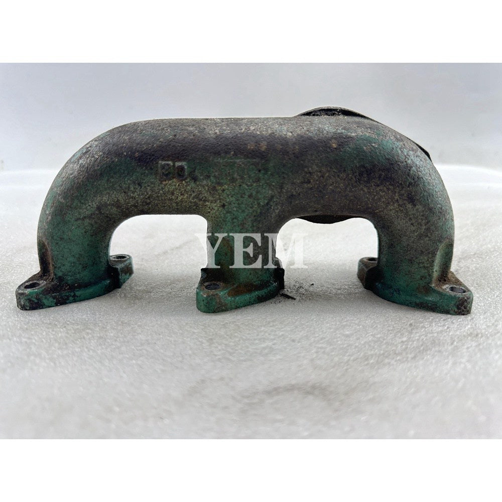 Used Exhaust Manifold For Kubota D950 Engine B1600 B8200 B20 B1702 For Kubota
