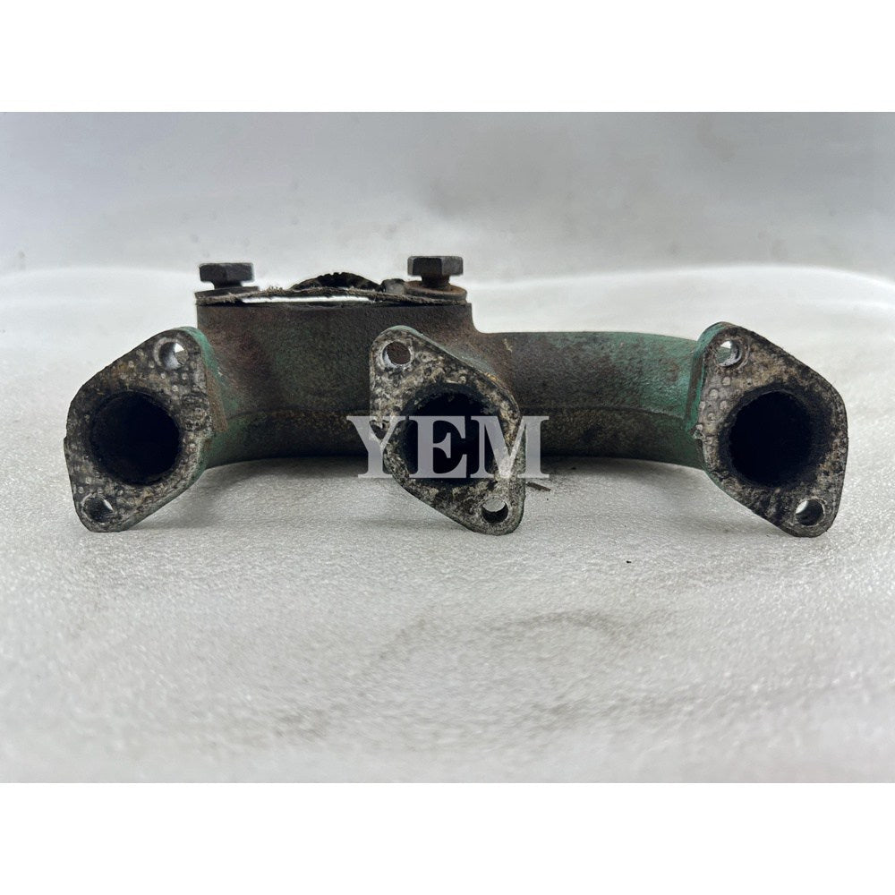 Used Exhaust Manifold For Kubota D950 Engine B1600 B8200 B20 B1702 For Kubota