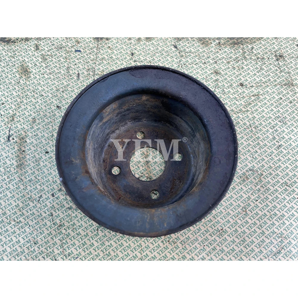 FOR KUBOTA ENGINE F2803 FAN PULLEY 16361-74250 (USED) For Kubota
