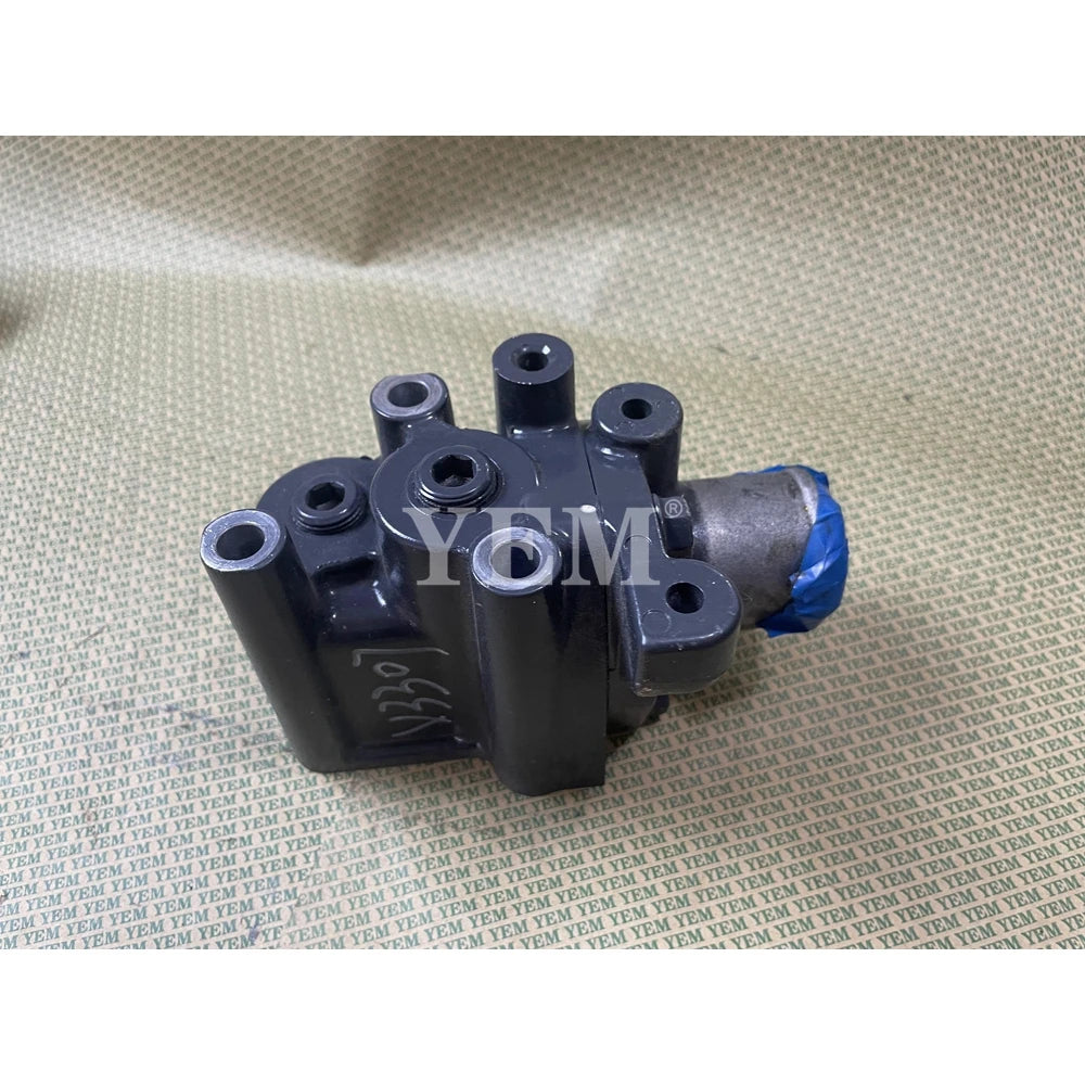 SECOND HAND THERMOSTAT COVER ASSY FOR KUBOTA V3307 DIESEL ENGINE PARTS For Kubota