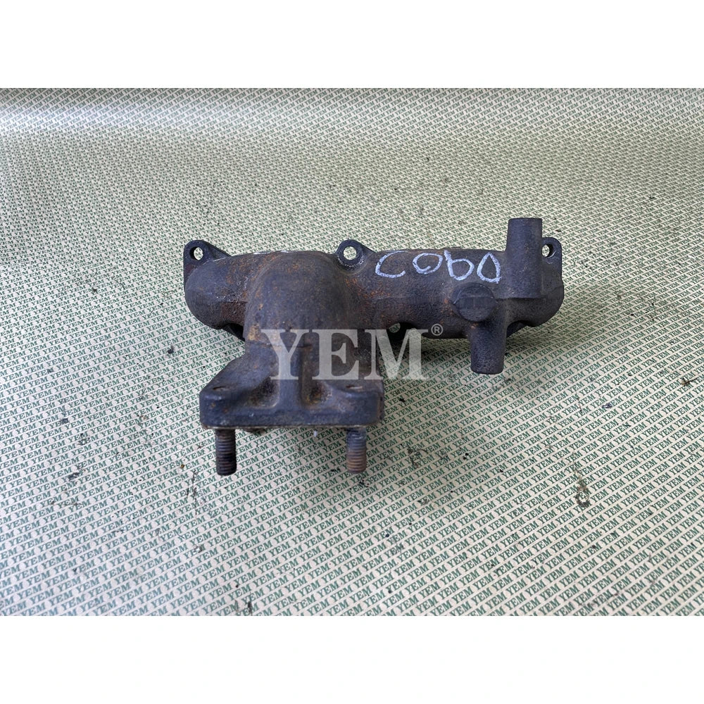 USED D902 EXHAUST MANIFOLD FOR KUBOTA DIESEL ENGINE SPARE PARTS For Kubota