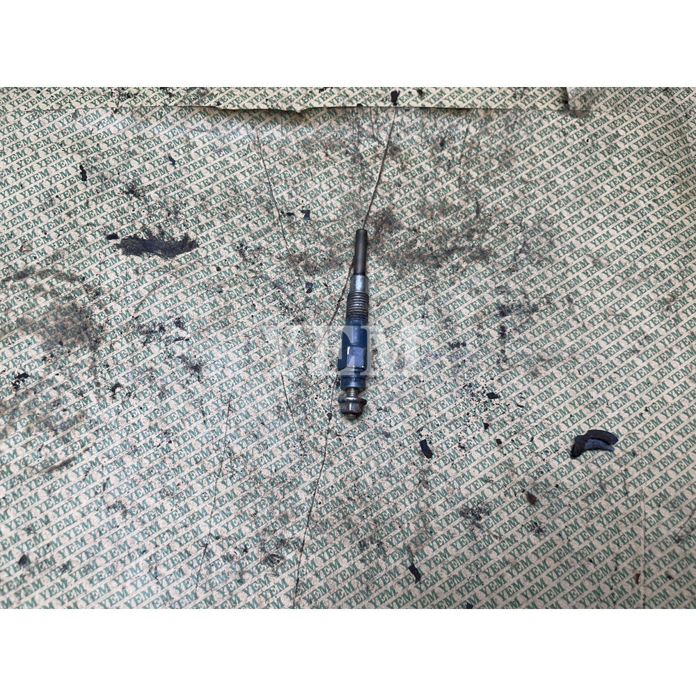 FOR KUBOTA ENGINE D722 GLOW PLUG (USED) For Kubota