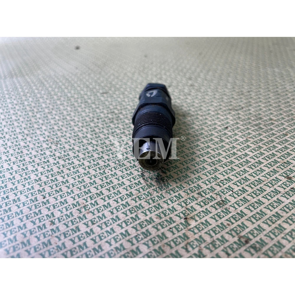 D1105 FUEL INJECTOR 1G065-53900 FOR KUBOTA (USED) For Kubota