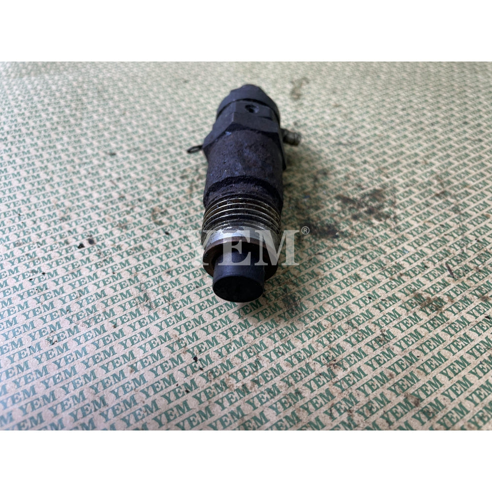 USED D950 INJECTOR 19202-5302-0 FOR KUBOTA DIESEL ENGINE SPARE PARTS For Kubota