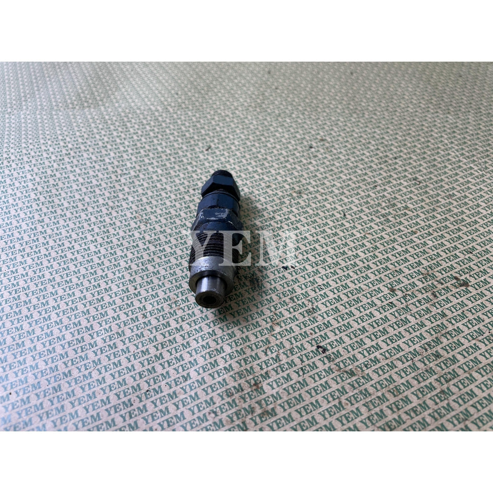 USED D722 INJECTOR 16001-53900 FOR KUBOTA DIESEL ENGINE SPARE PARTS For Kubota