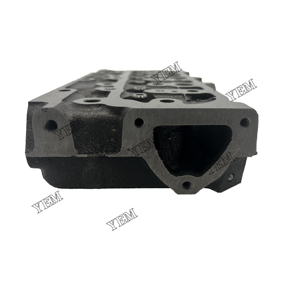 For Kubota Cylinder Head D722 Engine Spare Parts YEMPARTS