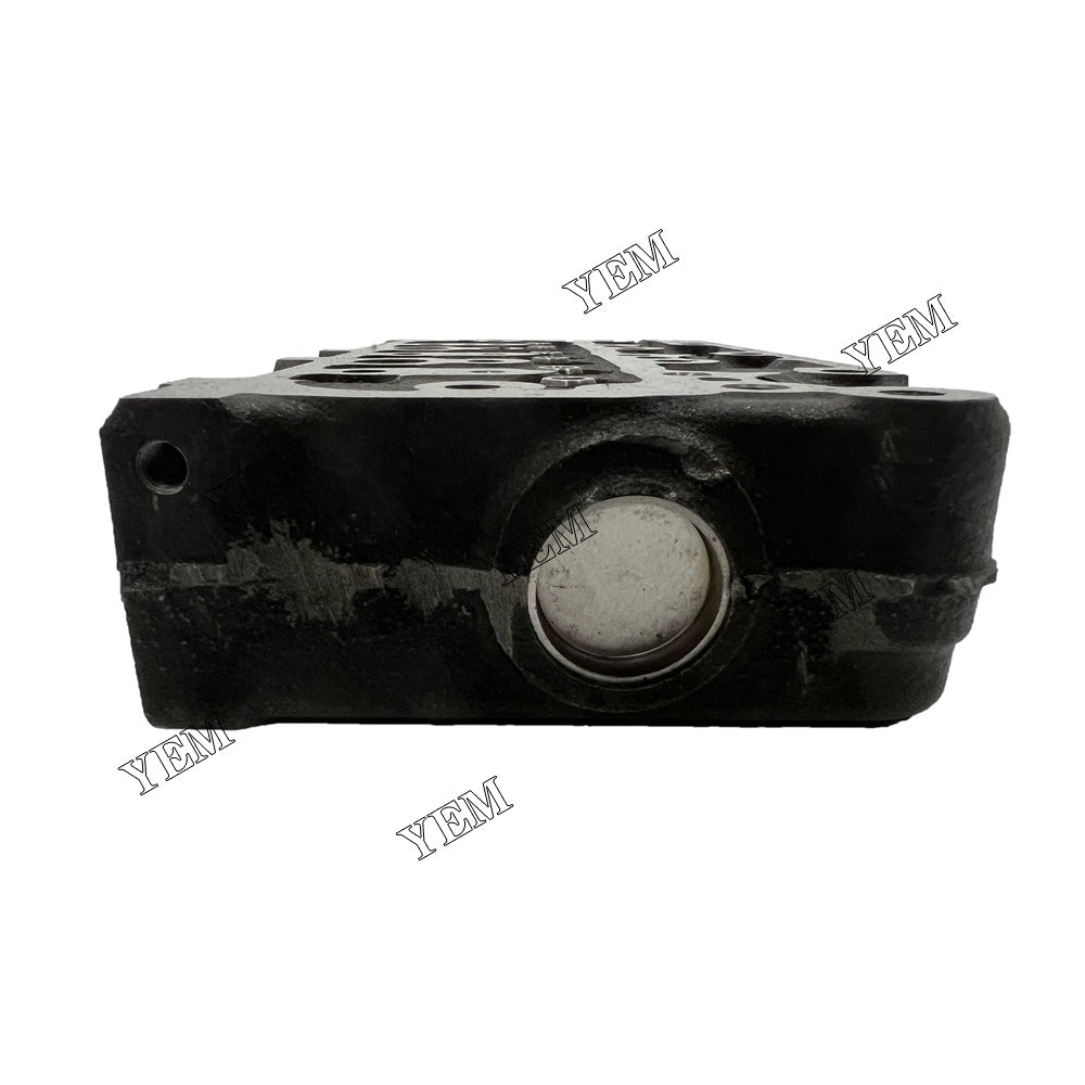 For Kubota Cylinder Head D722 Engine Spare Parts YEMPARTS