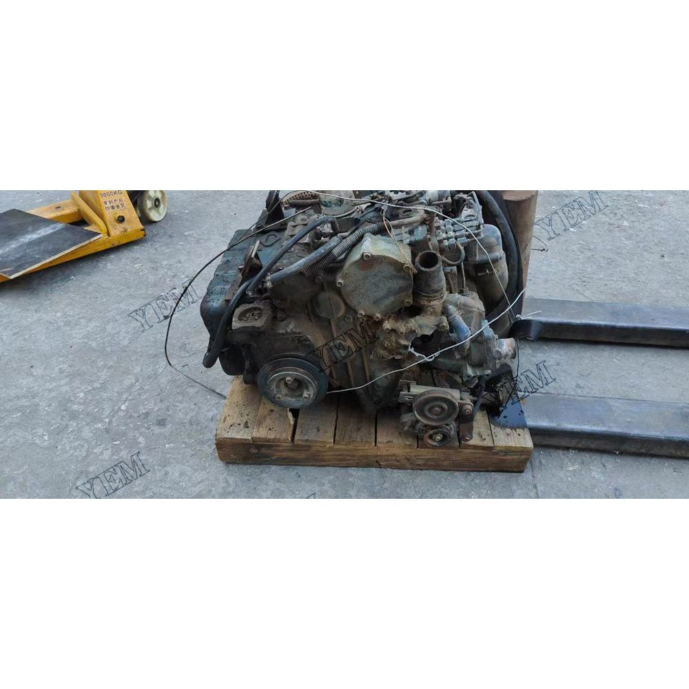 For Kubota Engine V3300-DI Complete engine assembly Serial Number: 4EOO28