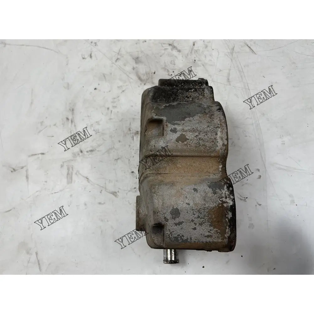 D934T S For Liebherr 10119011 Valve cover C Engine Spare Parts For Yanmar