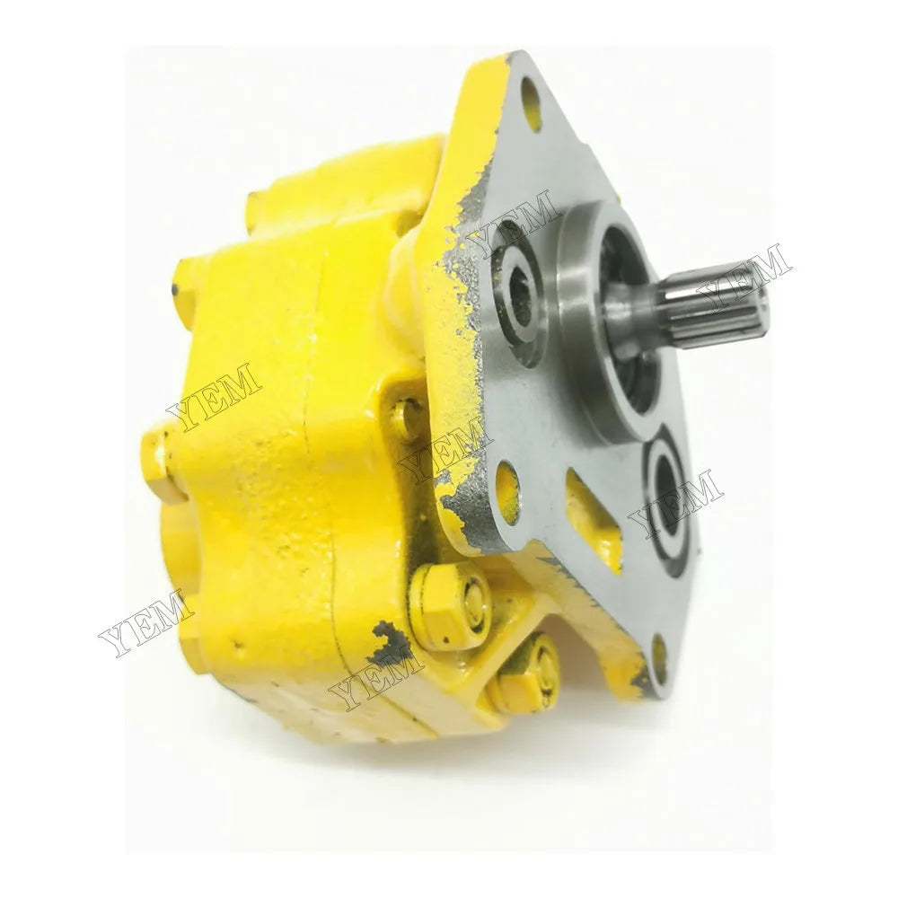 For Komatsu Engine 4D94E-1 Bulldozer D20P-6 D20A-7 D20A-8 D20A-6 D20A-5 D20P-8 D21A-7 D20S-5 D20S-6 Main Clutch Pump 07421-71401 For Komatsu