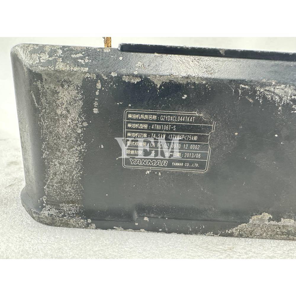 Used 4TNV106 Valve Chamber Cover For Yanmar 4TNV106 Engine For Yanmar