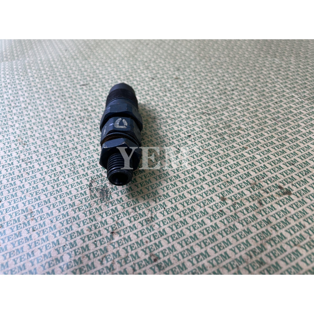 D1105 FUEL INJECTOR 1G065-53900 FOR KUBOTA (USED) For Kubota