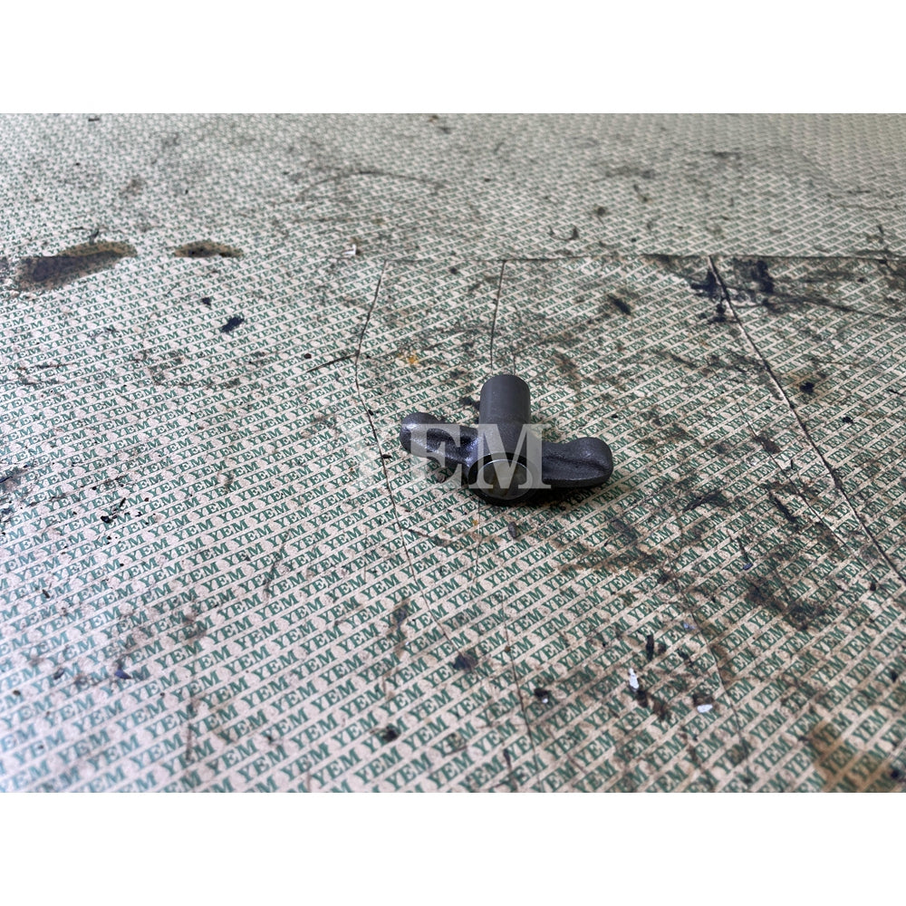 FOR KUBOTA ENGINE V3800 VALVE BRIDGE BIG (USED) For Kubota