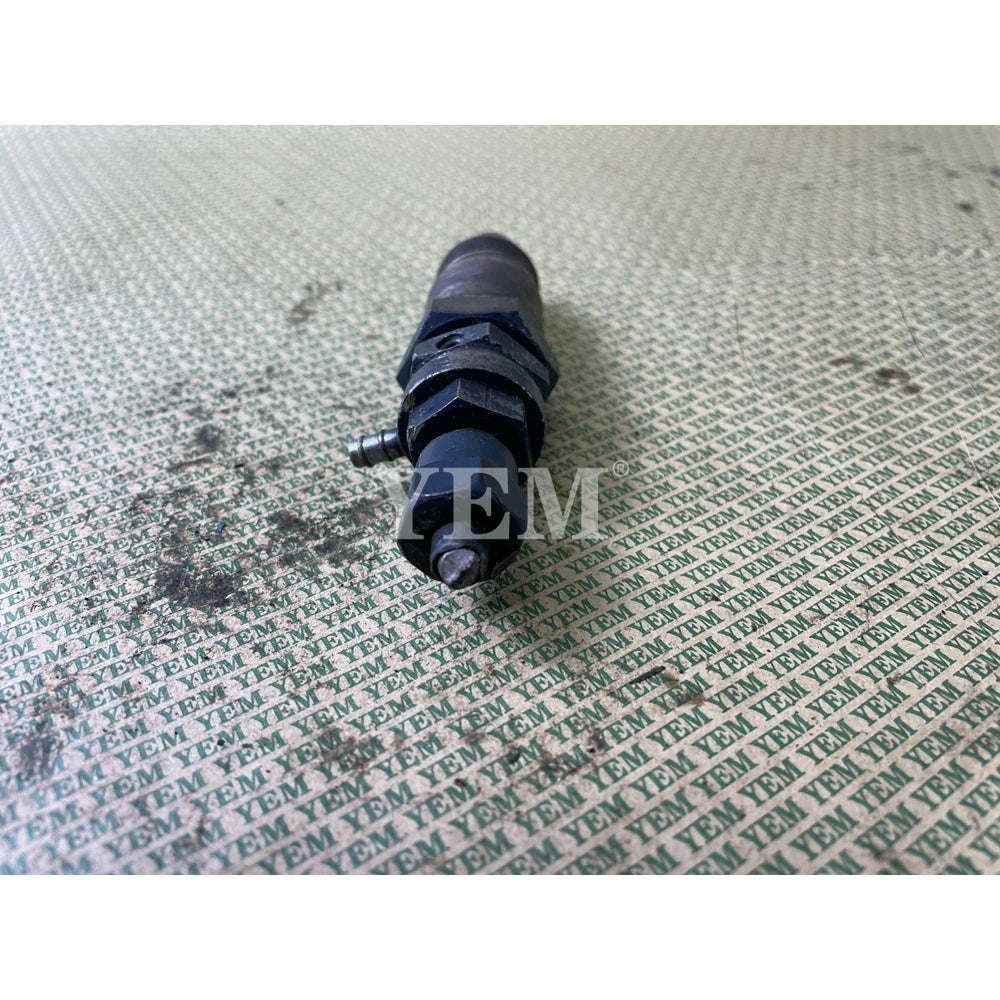 Z600 FUEL INJECTOR 15261-5302-0 FOR KUBOTA (USED) For Kubota