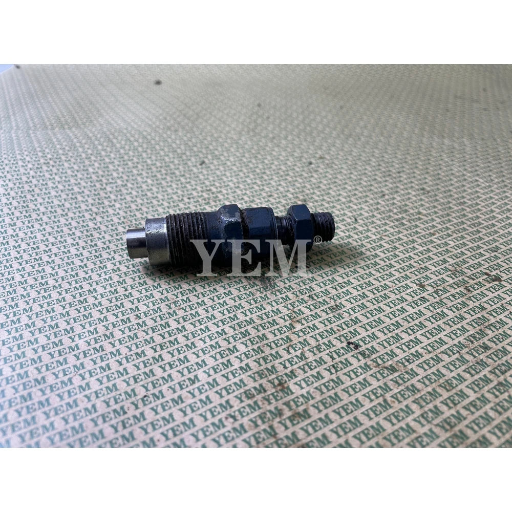 USED D722 INJECTOR 16001-53900 FOR KUBOTA DIESEL ENGINE SPARE PARTS For Kubota