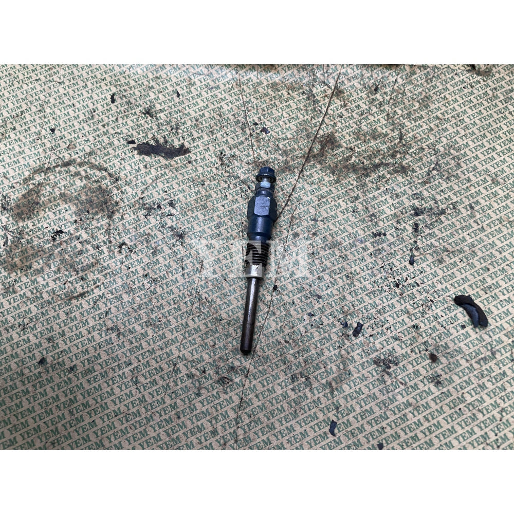 SECOND HAND GLOW PLUG SHORT STYLE FOR KUBOTA V2203 DIESEL ENGINE PARTS For Kubota